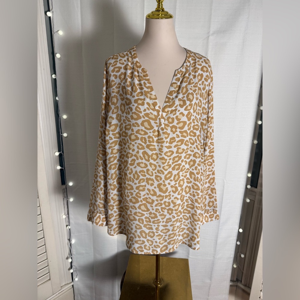 Torrid Size 3 Leopard Print Split Neck Blouse Plu… - image 1